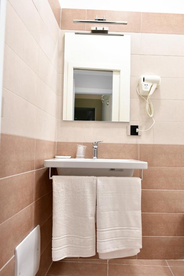 B&B A Due Passi Caserta Exterior photo
